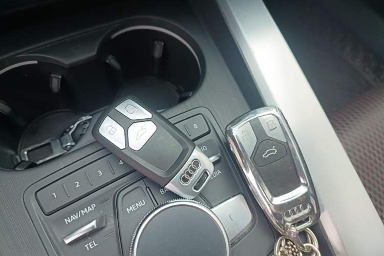 Used Audi A4L 2018 30th Anniversary Edition 40 TFSI Sport Edition Vehicle Key