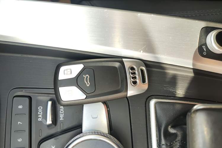 Used Audi A4L 2018 30th Anniversary Edition 40 TFSI Fashion Model Vehicle Key