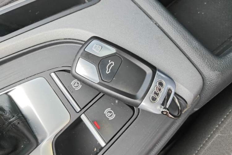 Used Audi A4L 2018 30th Anniversary Edition 40 TFSI Trendy Model Vehicle Key