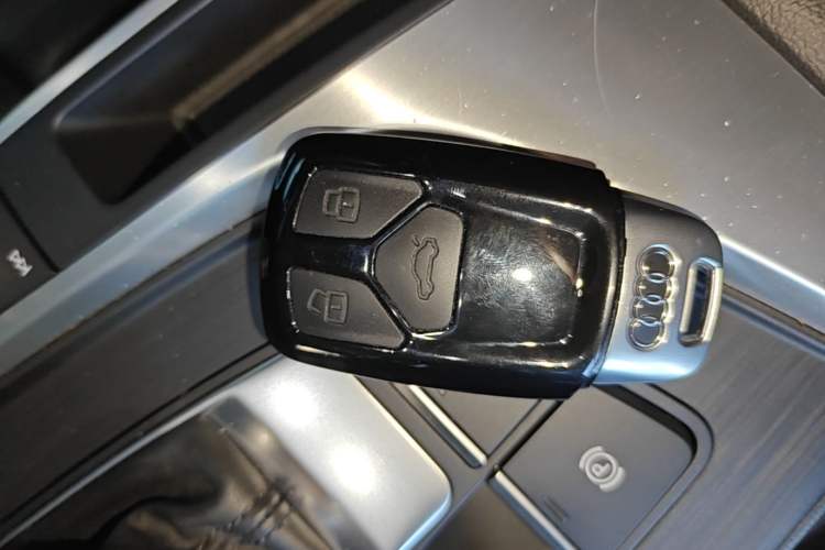 Used Audi A4L 2018 30th Anniversary Edition 40 TFSI Fashion Model Vehicle Key