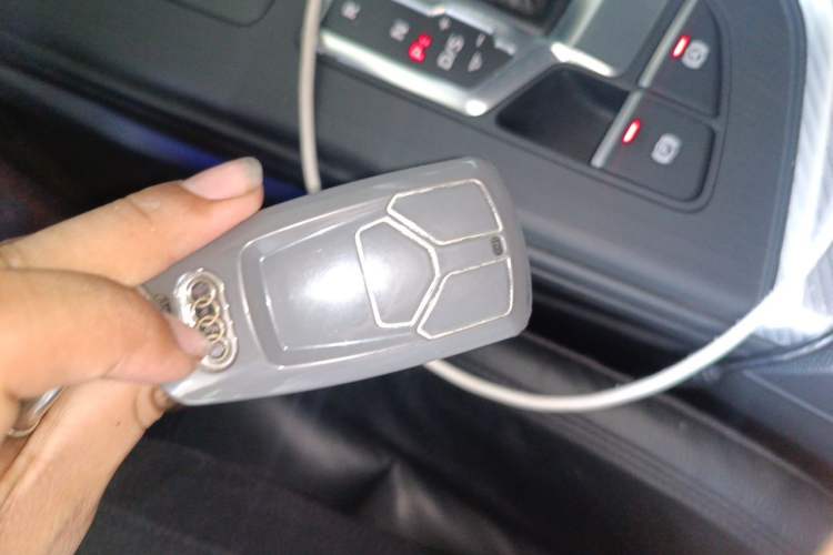 Used Audi A4L 2018 30th Anniversary Edition 40 TFSI Fashion Model Vehicle Key