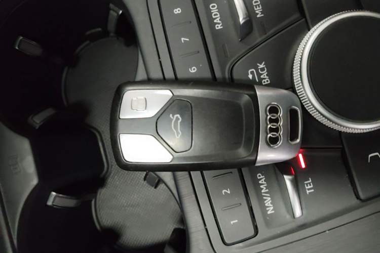 Used Audi A4L 2018 30th Anniversary Edition 40 TFSI Trendy Model Vehicle Key