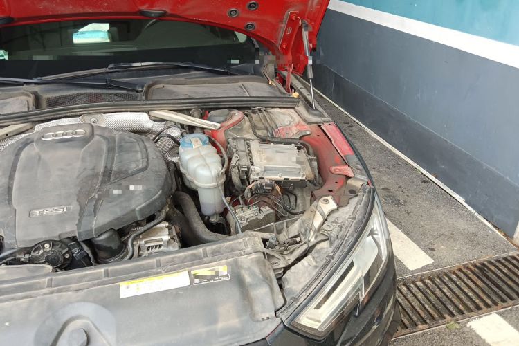 Used Audi A4L 2018 30th Anniversary Edition 40 TFSI Fashion Model Engine Bay Left