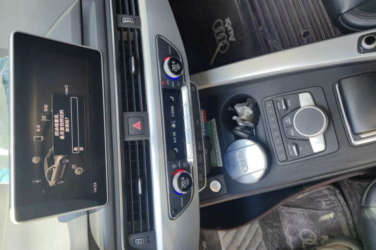 Used Audi A4L 2018 30th Anniversary Edition 40 TFSI Fashion Model Audio And AC Panel