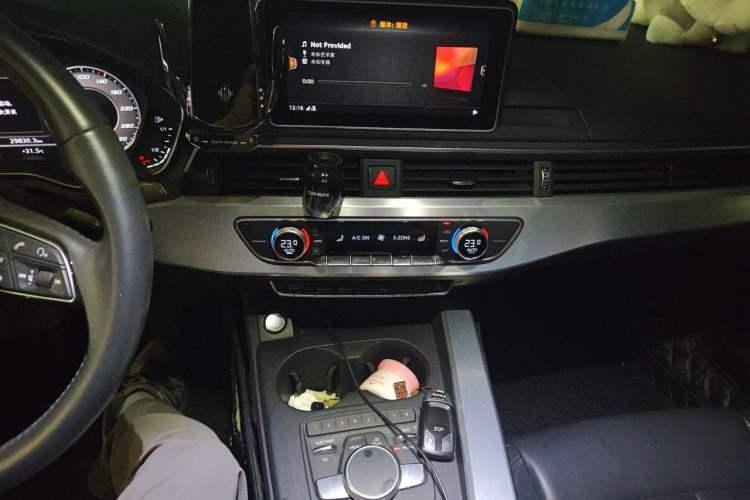 Used Audi A4L 2018 30th Anniversary Edition 40 TFSI Fashion Model Audio And AC Panel