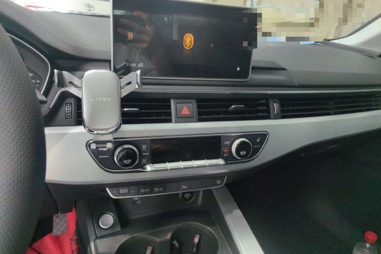 Used Audi A4L 2018 30th Anniversary Edition 40 TFSI Fashion Model Audio And AC Panel