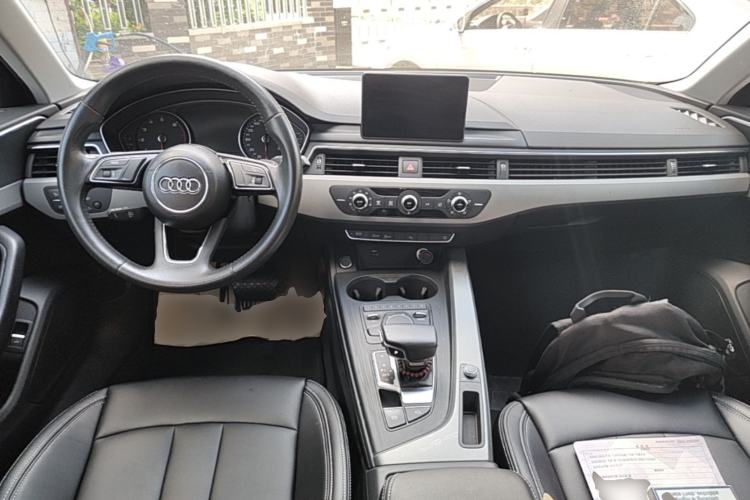 Used Audi A4L 2018 30th Anniversary Edition 40 TFSI Trendy Model Center Console
