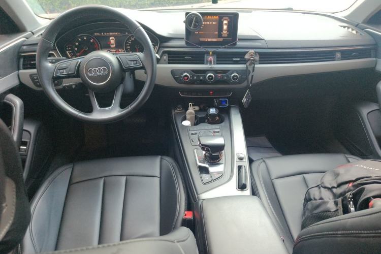 Used Audi A4L 2018 30th Anniversary Edition 40 TFSI Trendy Model Center Console