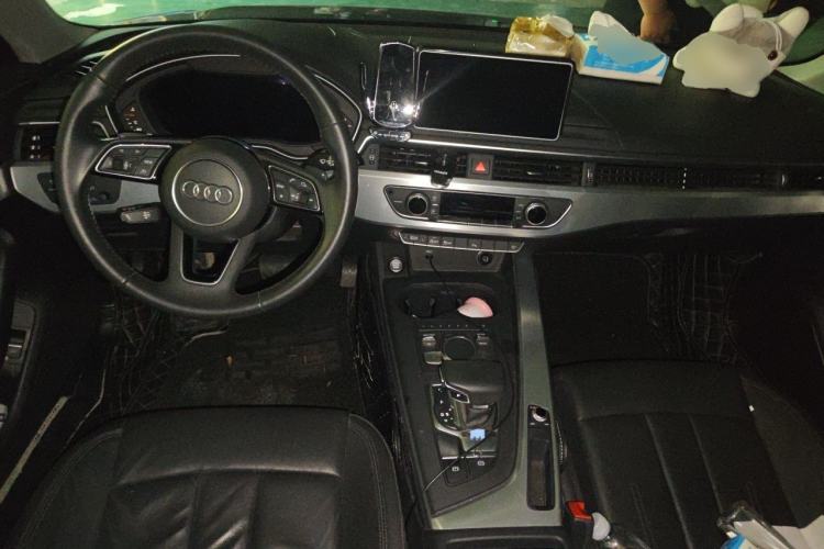 Used Audi A4L 2018 30th Anniversary Edition 40 TFSI Fashion Model Center Console
