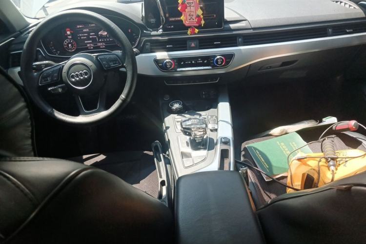 Used Audi A4L 2018 30th Anniversary Edition 40 TFSI Fashion Model Center Console