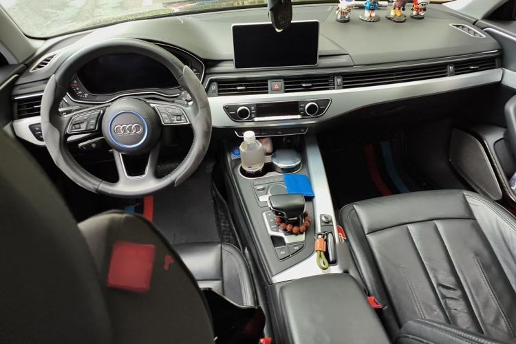 Used Audi A4L 2018 30th Anniversary Edition 40 TFSI Fashion Model Center Console