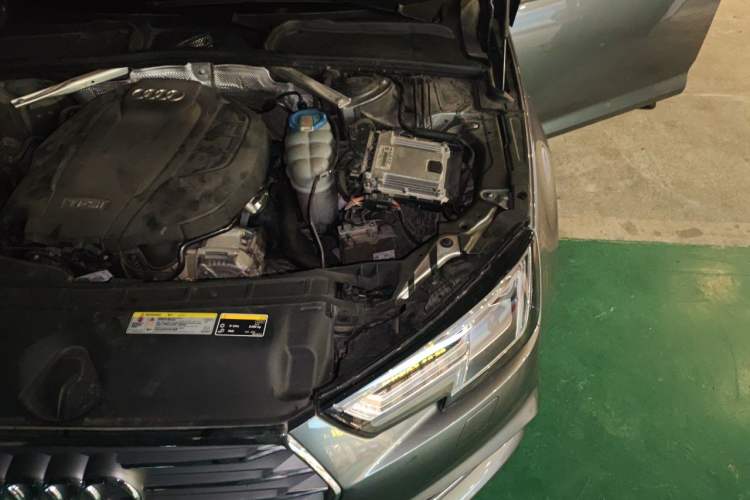 Used Audi A4L 2018 30th Anniversary Edition 40 TFSI Fashion Model Engine Bay Left