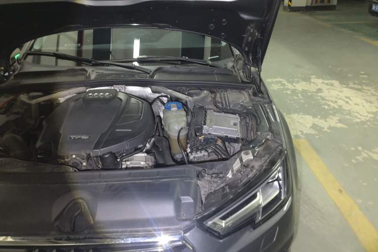 Used Audi A4L 2018 30th Anniversary Edition 40 TFSI Trendy Model Engine Bay Left