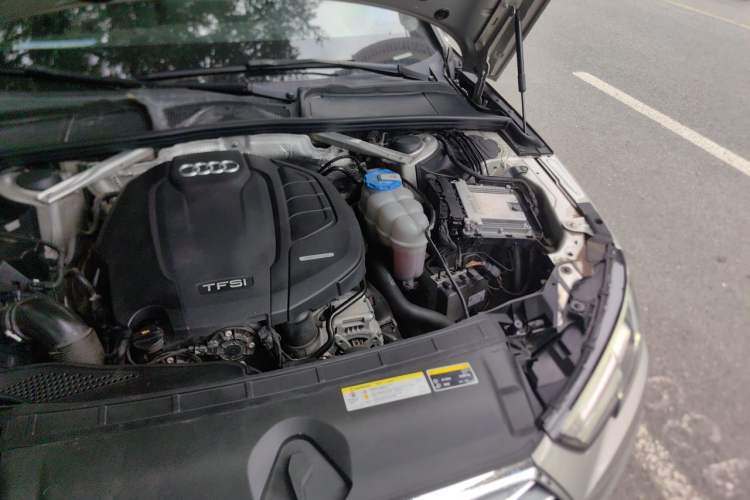 Used Audi A4L 2018 30th Anniversary Edition 40 TFSI Fashion Model Engine Bay Left