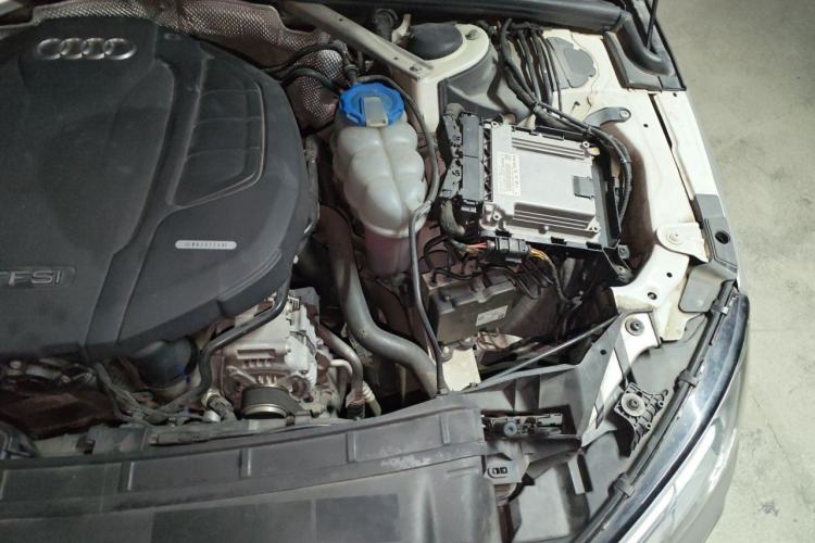 Used Audi A4L 2018 30th Anniversary Edition 40 TFSI Trendy Model Engine Bay Left