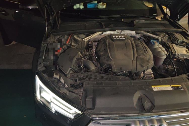 Used Audi A4L 2018 30th Anniversary Edition 40 TFSI Fashion Model Engine Bay Right