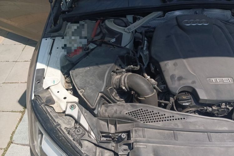 Used Audi A4L 2018 30th Anniversary Edition 40 TFSI Fashion Model Engine Bay Right