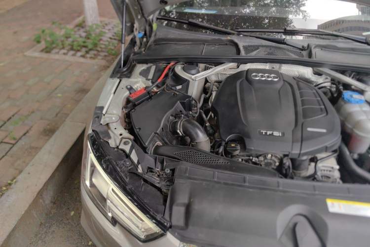 Used Audi A4L 2018 30th Anniversary Edition 40 TFSI Fashion Model Engine Bay Right