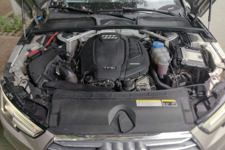 Used Audi A4L 2018 30th Anniversary Edition 40 TFSI Fashion Model Engine Bay