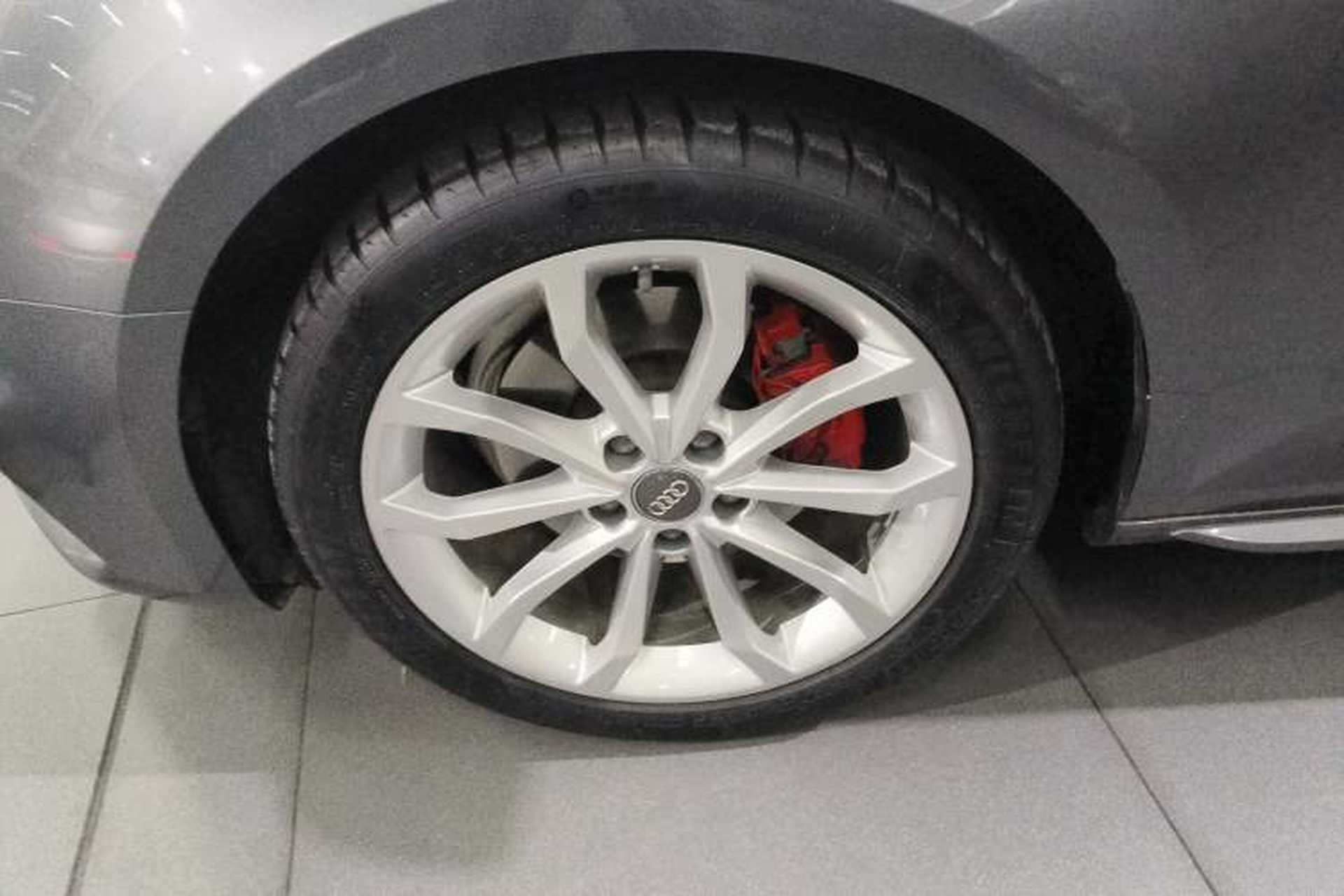 Used Audi A4L 2018 30th Anniversary Edition 40 TFSI Fashion Model Exterior 4