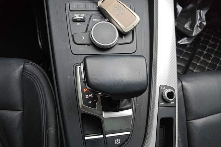 Used Audi A4L 2018 30th Anniversary Edition 40 TFSI Trendy Model Gear Lever