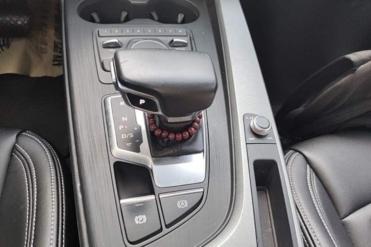 Used Audi A4L 2018 30th Anniversary Edition 40 TFSI Trendy Model Gear Lever