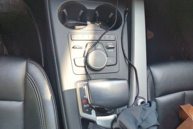 Used Audi A4L 2018 30th Anniversary Edition 40 TFSI Trendy Model Gear Lever