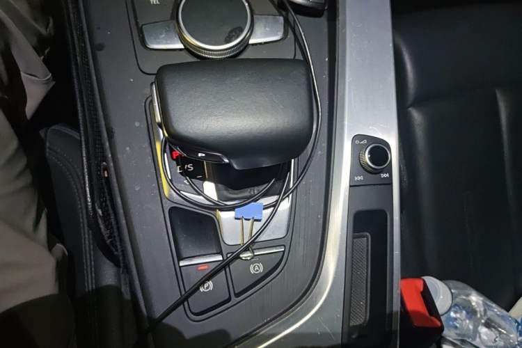 Used Audi A4L 2018 30th Anniversary Edition 40 TFSI Fashion Model Gear Lever