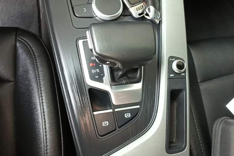 Used Audi A4L 2018 30th Anniversary Edition 40 TFSI Trendy Model Gear Lever
