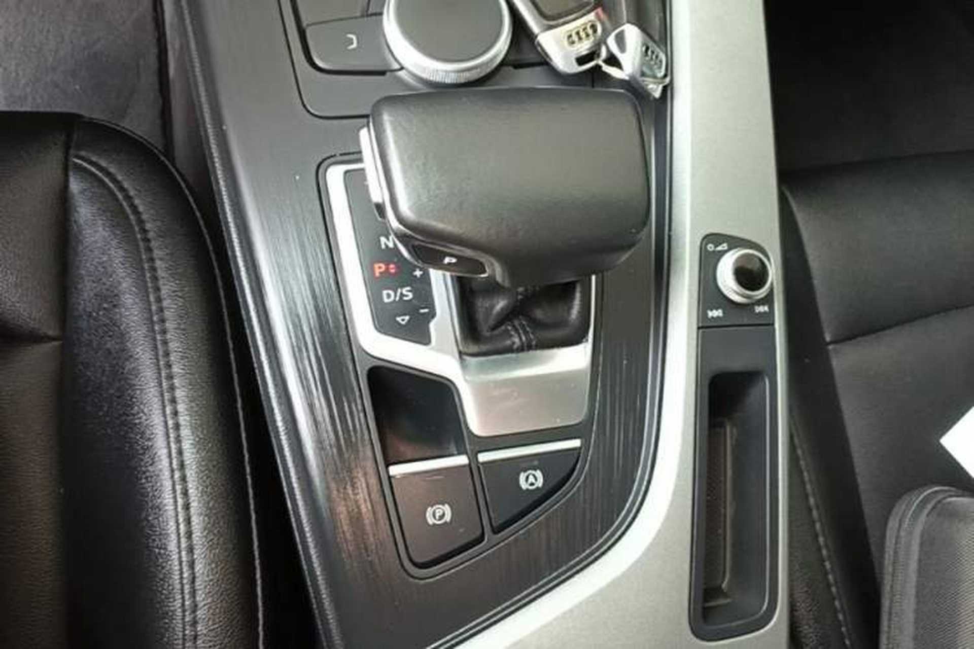 Used Audi A4L 2018 30th Anniversary Edition 40 TFSI Trendy Model Gear Lever