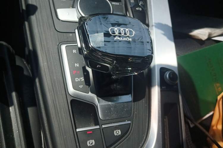 Used Audi A4L 2018 30th Anniversary Edition 40 TFSI Fashion Model Gear Lever