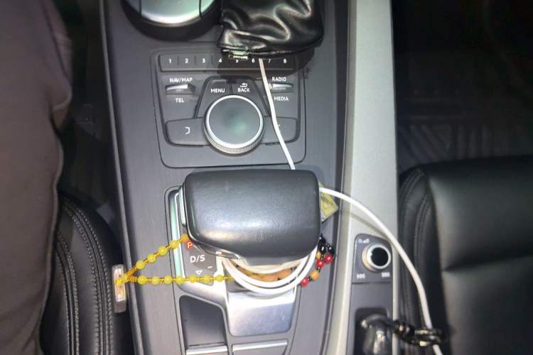 Used Audi A4L 2018 30th Anniversary Edition 40 TFSI Trendy Model Gear Lever