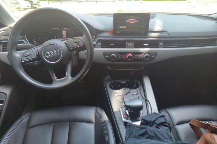 Used Audi A4L 2018 30th Anniversary Edition 40 TFSI Trendy Model Interior 2