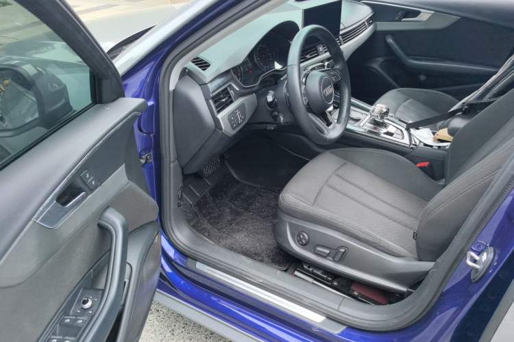 Used Audi A4L 2018 30th Anniversary Edition 40 TFSI Trendy Model Interior 3
