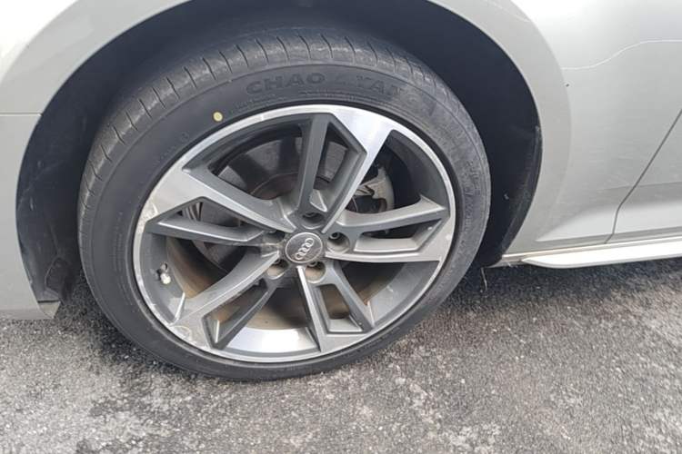 Used Audi A4L 2018 30th Anniversary Edition 40 TFSI Trendy Model Left Front Wheel Hub