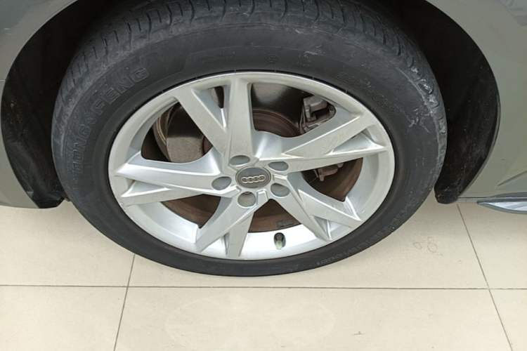 Used Audi A4L 2018 30th Anniversary Edition 40 TFSI Trendy Model Left Front Wheel Hub