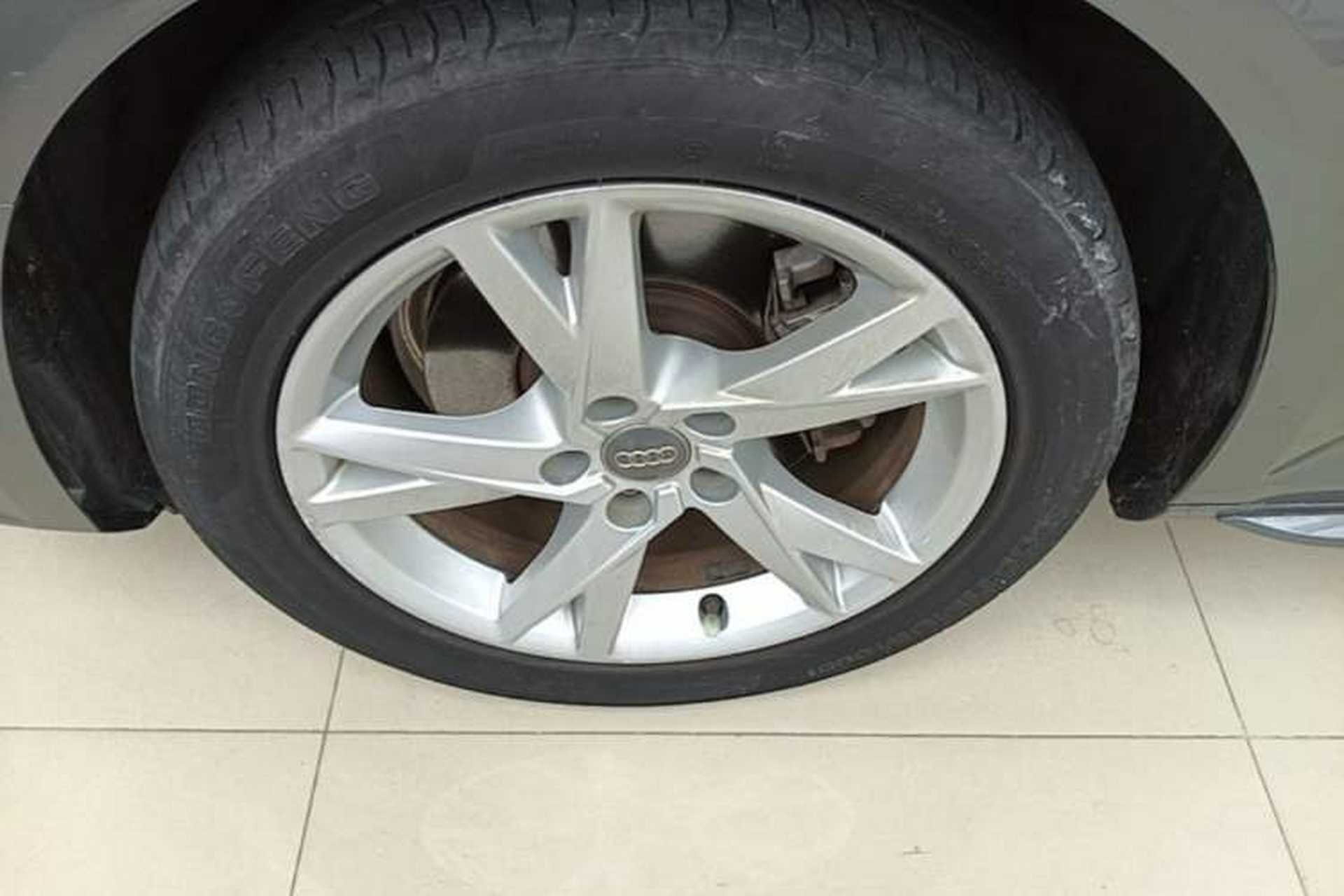 Used Audi A4L 2018 30th Anniversary Edition 40 TFSI Trendy Model Left Front Wheel Hub