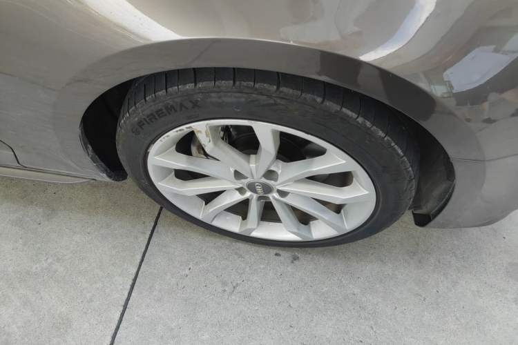 Used Audi A4L 2018 30th Anniversary Edition 40 TFSI Fashion Model Right Front Wheel Hub