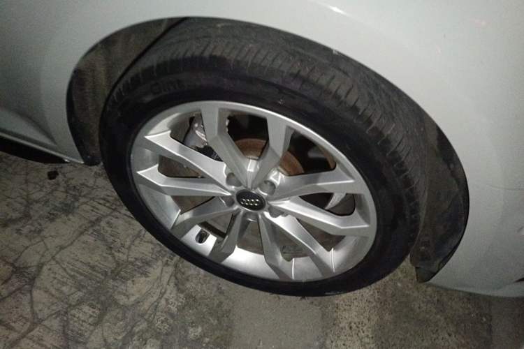 Used Audi A4L 2018 30th Anniversary Edition 40 TFSI Fashion Model Right Front Wheel Hub