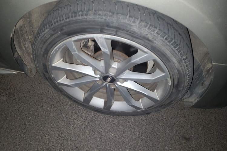 Used Audi A4L 2018 30th Anniversary Edition 40 TFSI Fashion Model Right Front Wheel Hub
