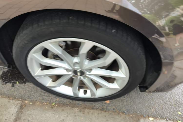 Used Audi A4L 2018 30th Anniversary Edition 40 TFSI Fashion Model Right Front Wheel Hub