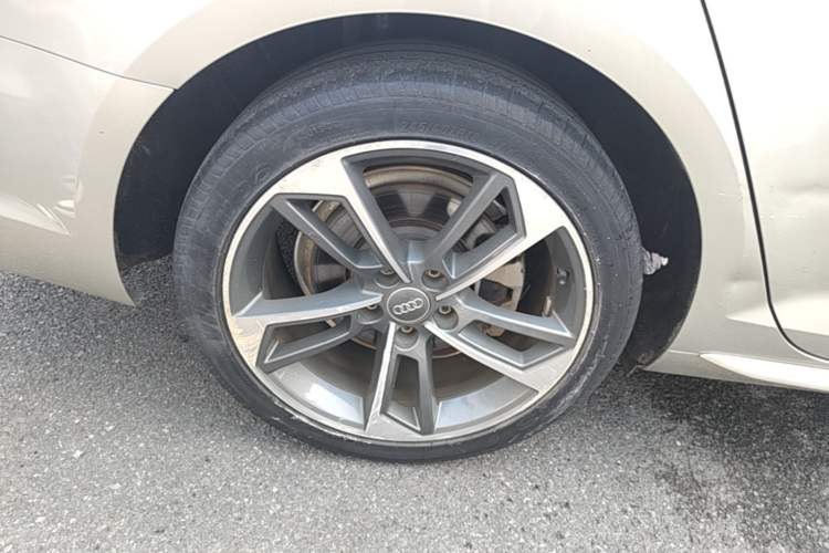 Used Audi A4L 2018 30th Anniversary Edition 40 TFSI Trendy Model Right Rear Wheel Hub