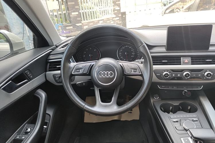 Used Audi A4L 2018 30th Anniversary Edition 40 TFSI Trendy Model Steering Wheel