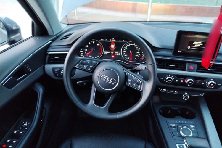 Used Audi A4L 2018 30th Anniversary Edition 40 TFSI Trendy Model Steering Wheel
