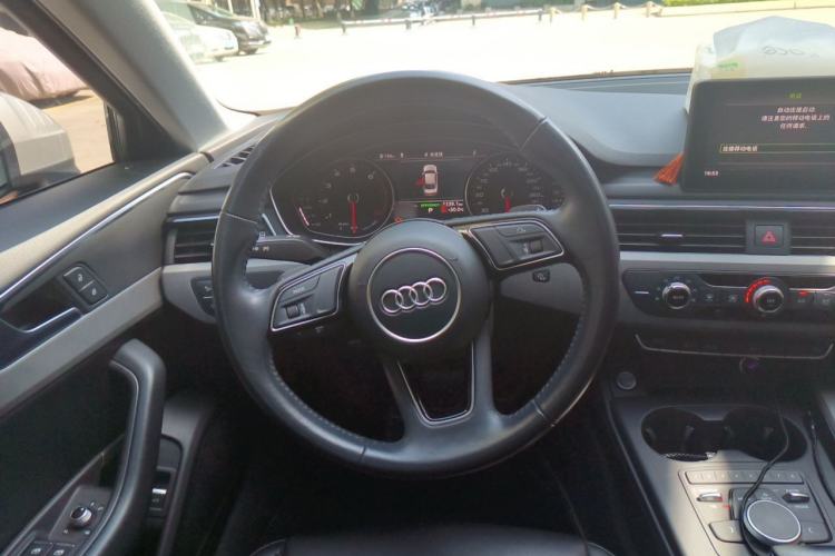 Used Audi A4L 2018 30th Anniversary Edition 40 TFSI Trendy Model Steering Wheel