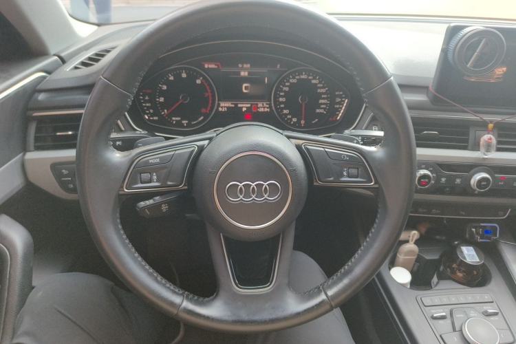 Used Audi A4L 2018 30th Anniversary Edition 40 TFSI Trendy Model Steering Wheel
