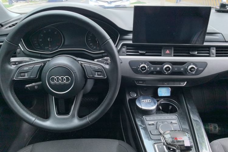 Used Audi A4L 2018 30th Anniversary Edition 40 TFSI Trendy Model Steering Wheel