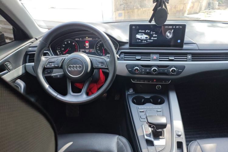 Used Audi A4L 2018 30th Anniversary Edition 40 TFSI Trendy Model Steering Wheel