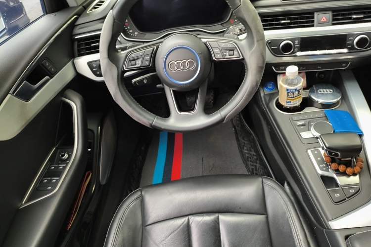 Used Audi A4L 2018 30th Anniversary Edition 40 TFSI Fashion Model Steering Wheel
