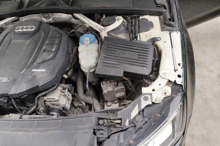 Used Audi A4L 2018 30th Anniversary Edition 40 TFSI Fashion Model Engine Bay Left